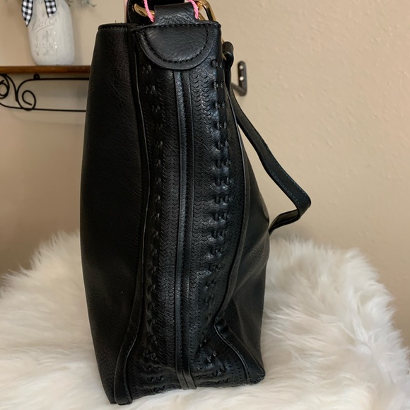 Black Hobo Style Handbag - Picture 5 of 8